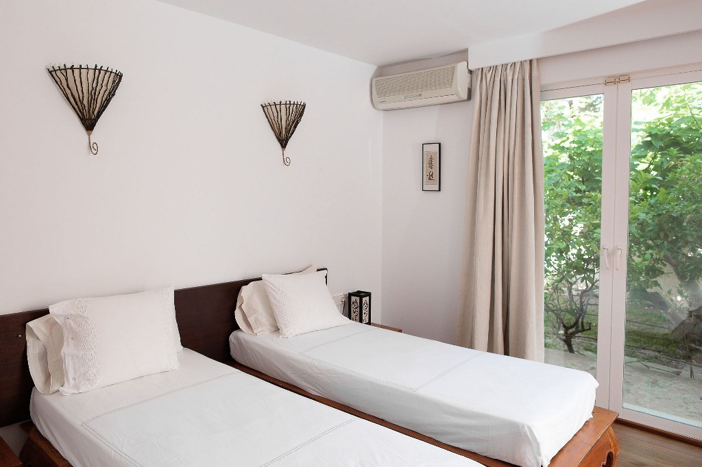 Detached Villa 5 Bedrooms 4 Bathrooms in Guadalmina Alta