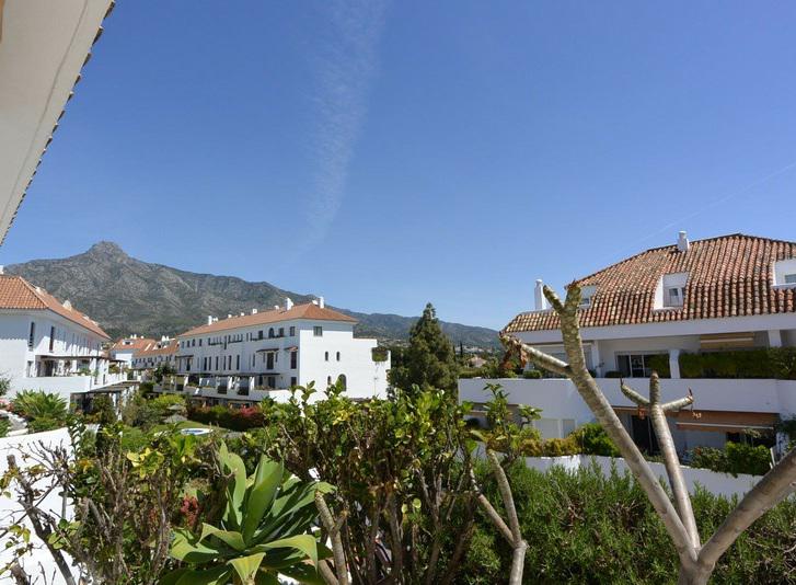 Top Floor Apartment 2 Bedrooms 1 Bathroom in The Golden Mile