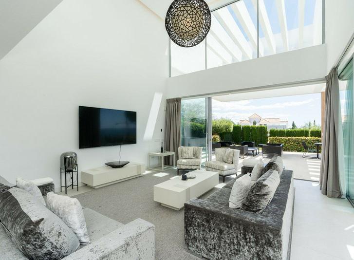 Detached Villa 5 Bedrooms 4 Bathrooms in Los Flamingos