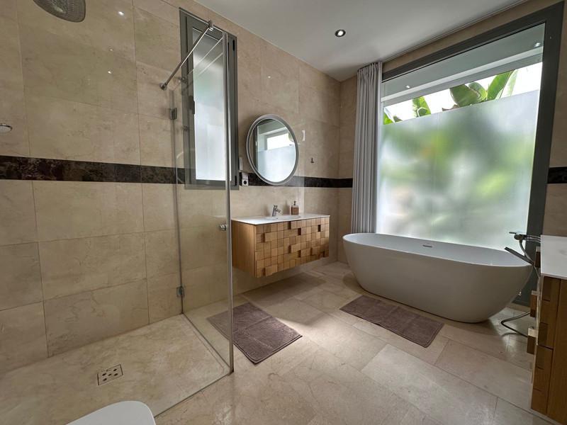 Detached Villa 5 Bedrooms 4 Bathrooms in La Quinta