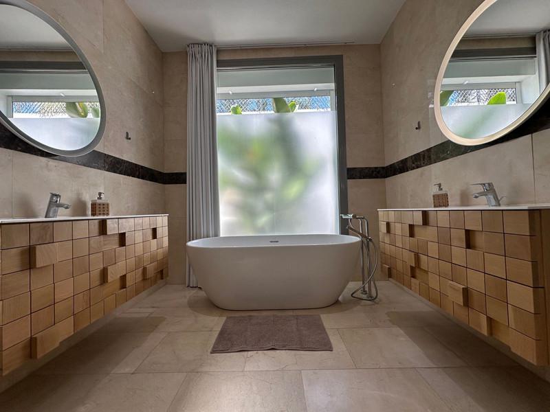 Detached Villa 5 Bedrooms 4 Bathrooms in La Quinta