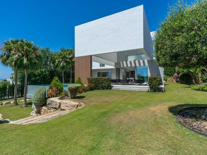 Detached Villa 5 Bedrooms 4 Bathrooms in Los Flamingos