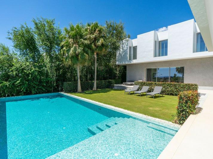 Detached Villa 5 Bedrooms 4 Bathrooms in Los Flamingos