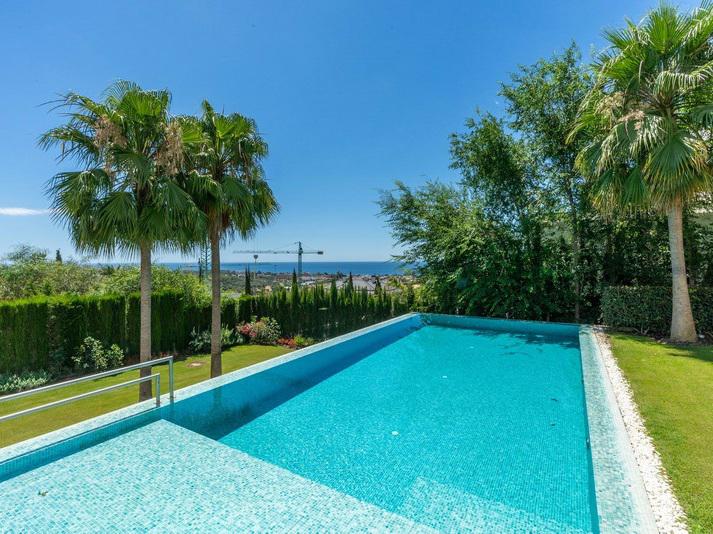 Detached Villa 5 Bedrooms 4 Bathrooms in Los Flamingos