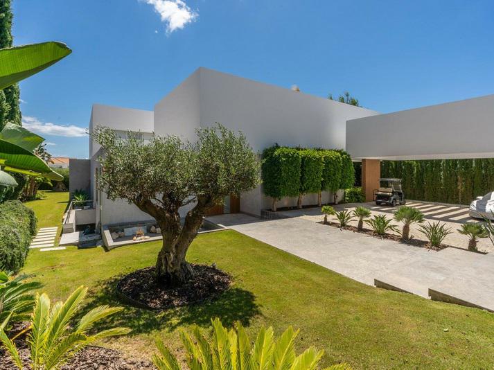 Detached Villa 5 Bedrooms 4 Bathrooms in Los Flamingos