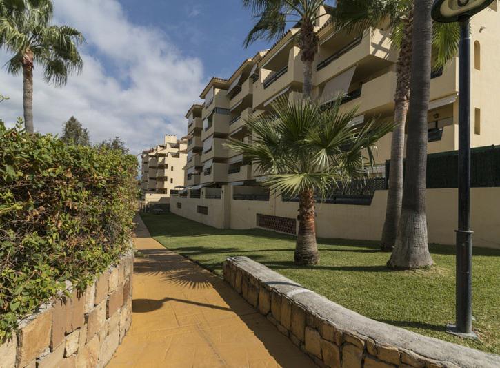 Middle Floor Apartment 2 Bedrooms 1 Bathroom in Selwo