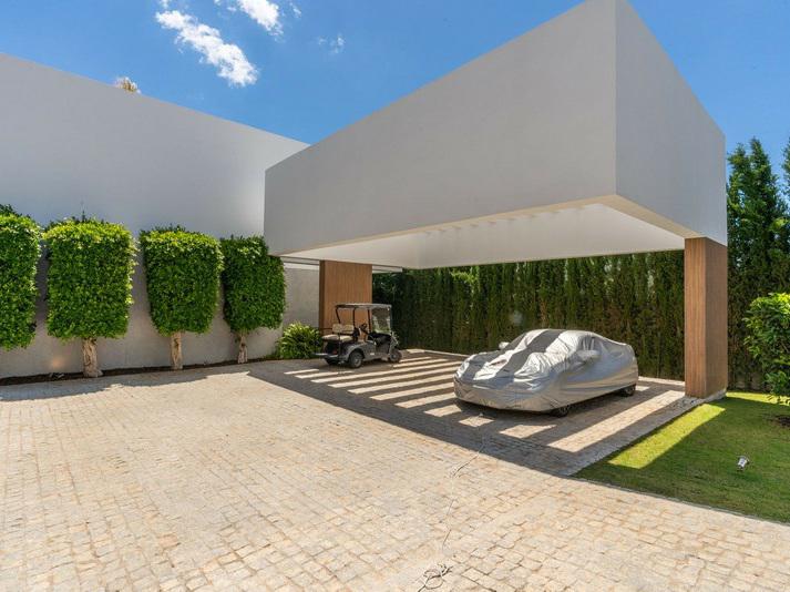 Detached Villa 5 Bedrooms 4 Bathrooms in Los Flamingos