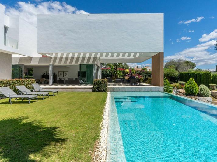 Detached Villa 5 Bedrooms 4 Bathrooms in Los Flamingos