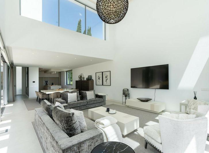 Detached Villa 5 Bedrooms 4 Bathrooms in Los Flamingos