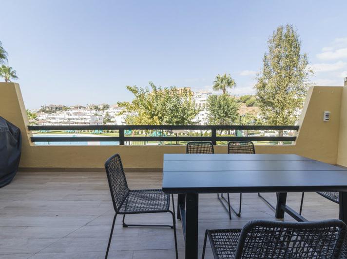 Middle Floor Apartment 2 Bedrooms 1 Bathroom in Selwo