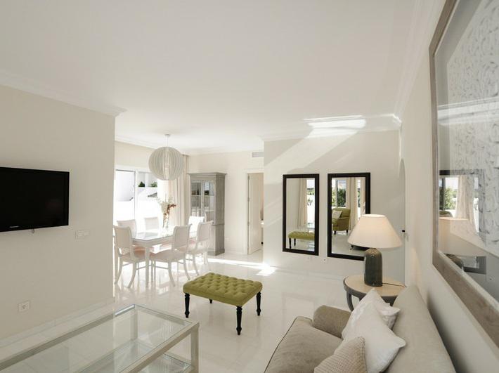 Top Floor Apartment 2 Bedrooms 1 Bathroom in The Golden Mile