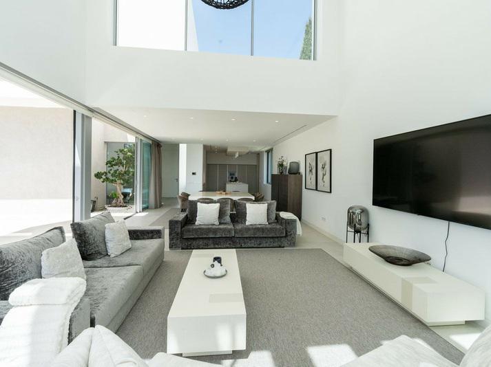 Detached Villa 5 Bedrooms 4 Bathrooms in Los Flamingos