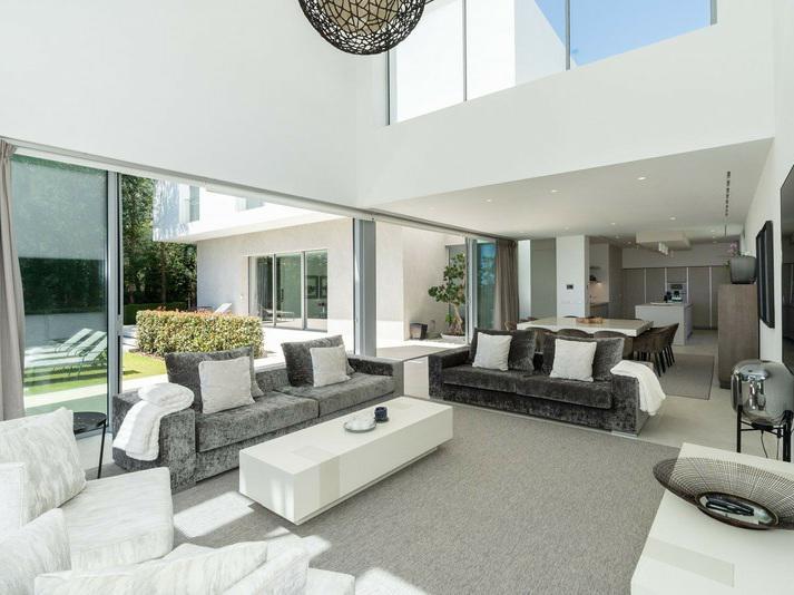 Detached Villa 5 Bedrooms 4 Bathrooms in Los Flamingos