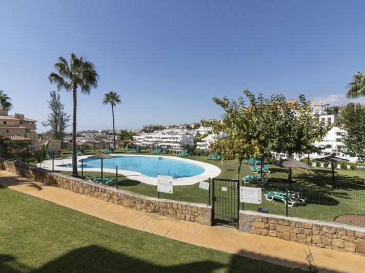 Middle Floor Apartment 2 Bedrooms 1 Bathroom in Selwo