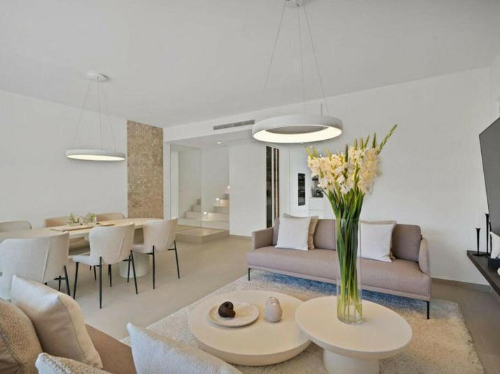 Penthouse Duplex 3 Bedrooms 1 Bathroom in La Quinta Hills
