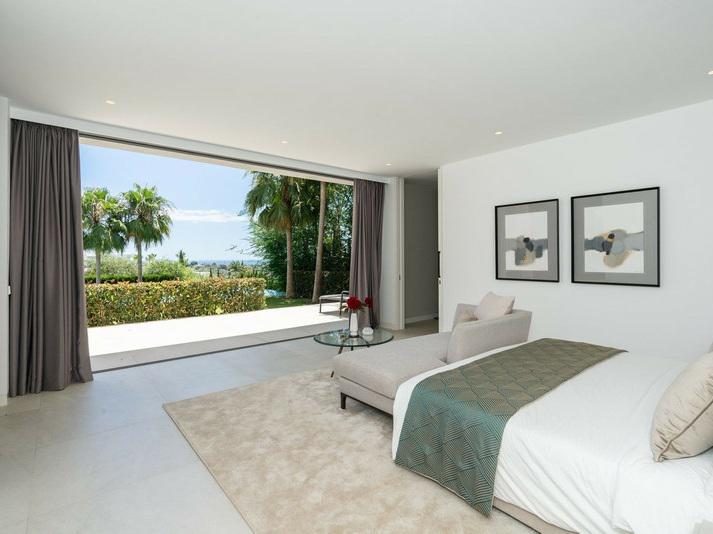 Detached Villa 5 Bedrooms 4 Bathrooms in Los Flamingos