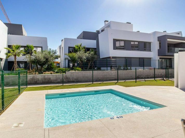 Middle Floor Apartment 3 Bedrooms 2 Bathrooms in Estepona