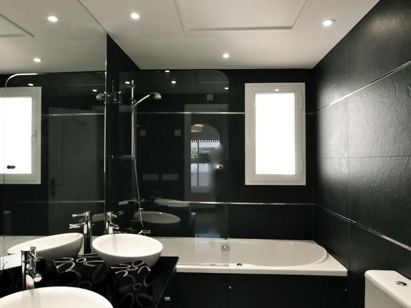 Top Floor Apartment 2 Bedrooms 1 Bathroom in The Golden Mile