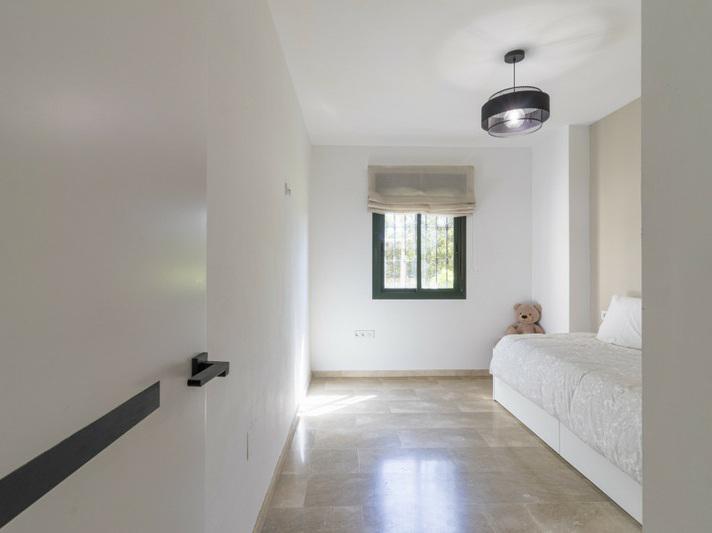 Middle Floor Apartment 2 Bedrooms 1 Bathroom in Selwo