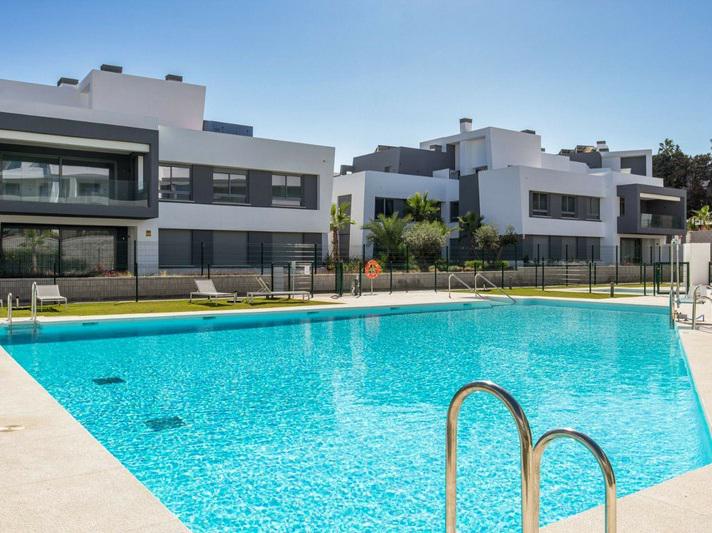 Middle Floor Apartment 3 Bedrooms 2 Bathrooms in Estepona