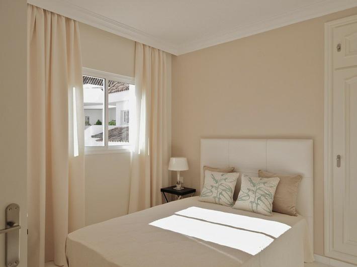 Top Floor Apartment 2 Bedrooms 1 Bathroom in The Golden Mile