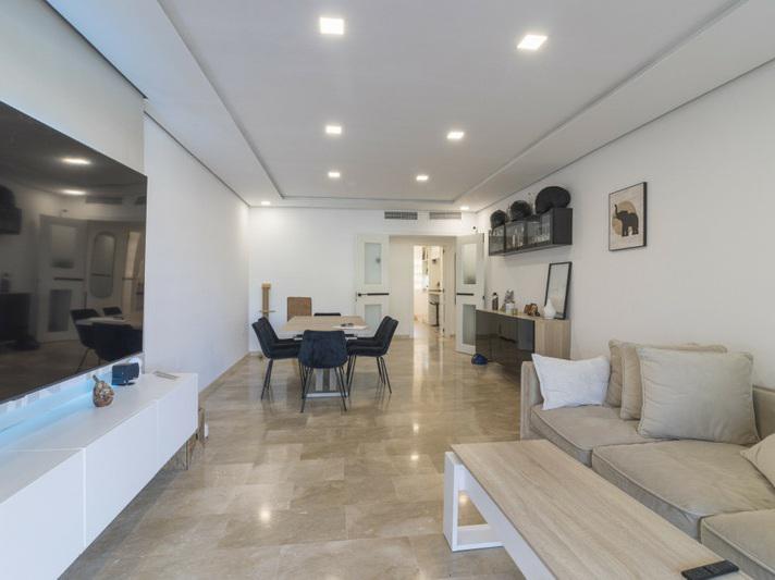 Middle Floor Apartment 2 Bedrooms 1 Bathroom in Selwo