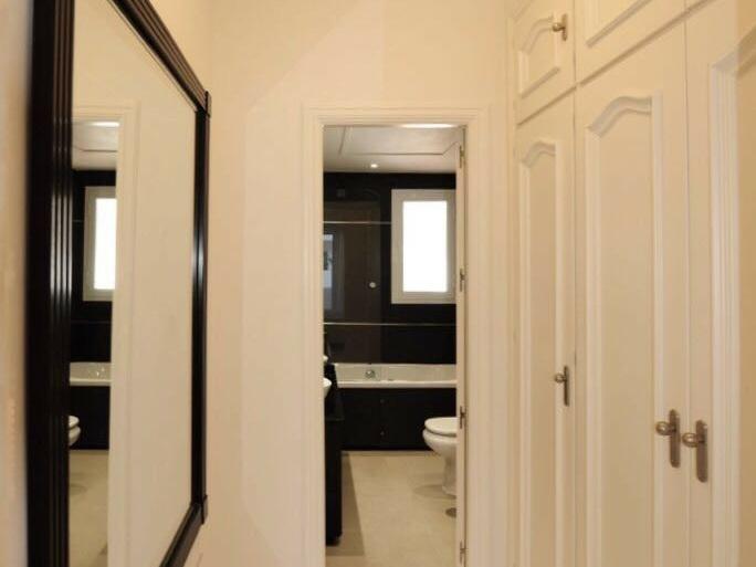 Top Floor Apartment 2 Bedrooms 1 Bathroom in The Golden Mile