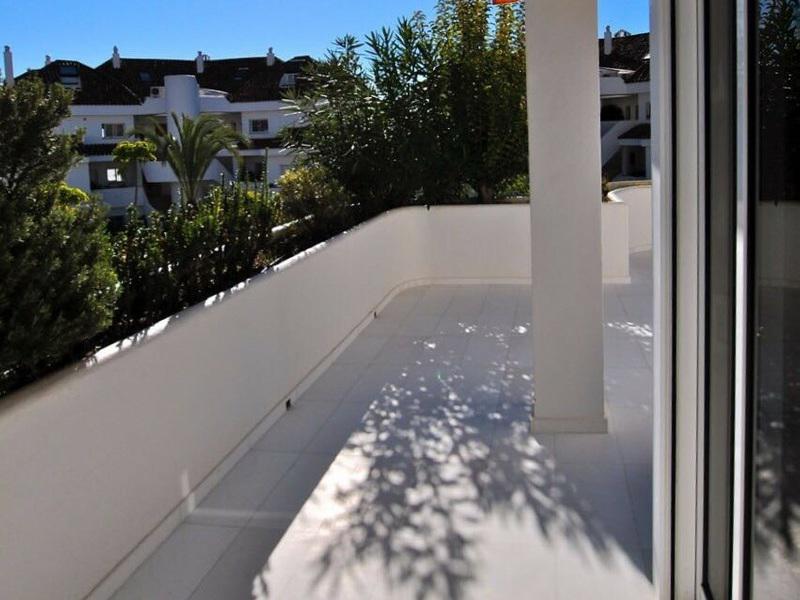 Top Floor Apartment 2 Bedrooms 1 Bathroom in The Golden Mile