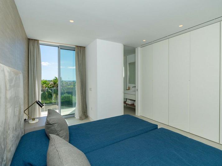 Detached Villa 5 Bedrooms 4 Bathrooms in Los Flamingos