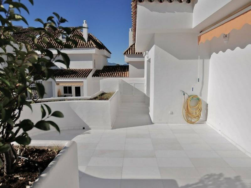 Top Floor Apartment 2 Bedrooms 1 Bathroom in The Golden Mile