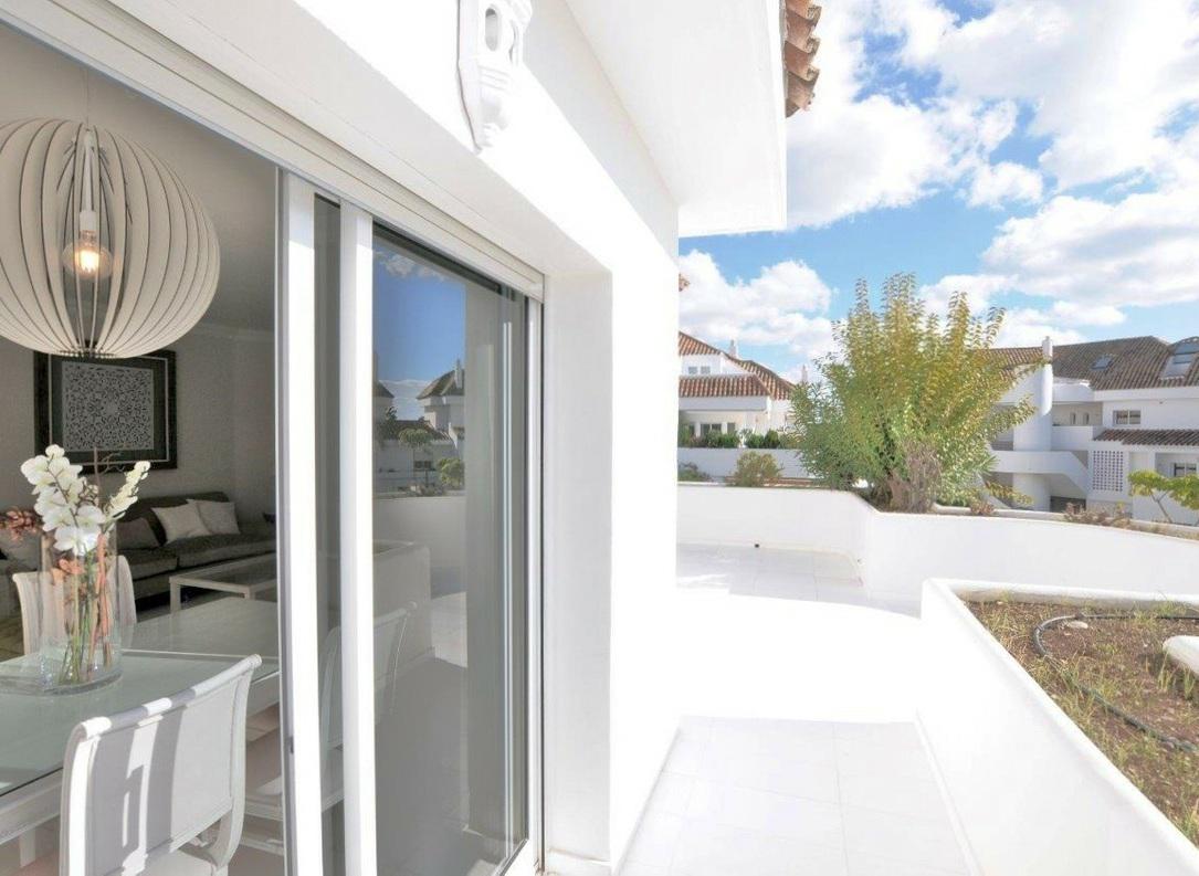 Top Floor Apartment 2 Bedrooms 1 Bathroom in The Golden Mile