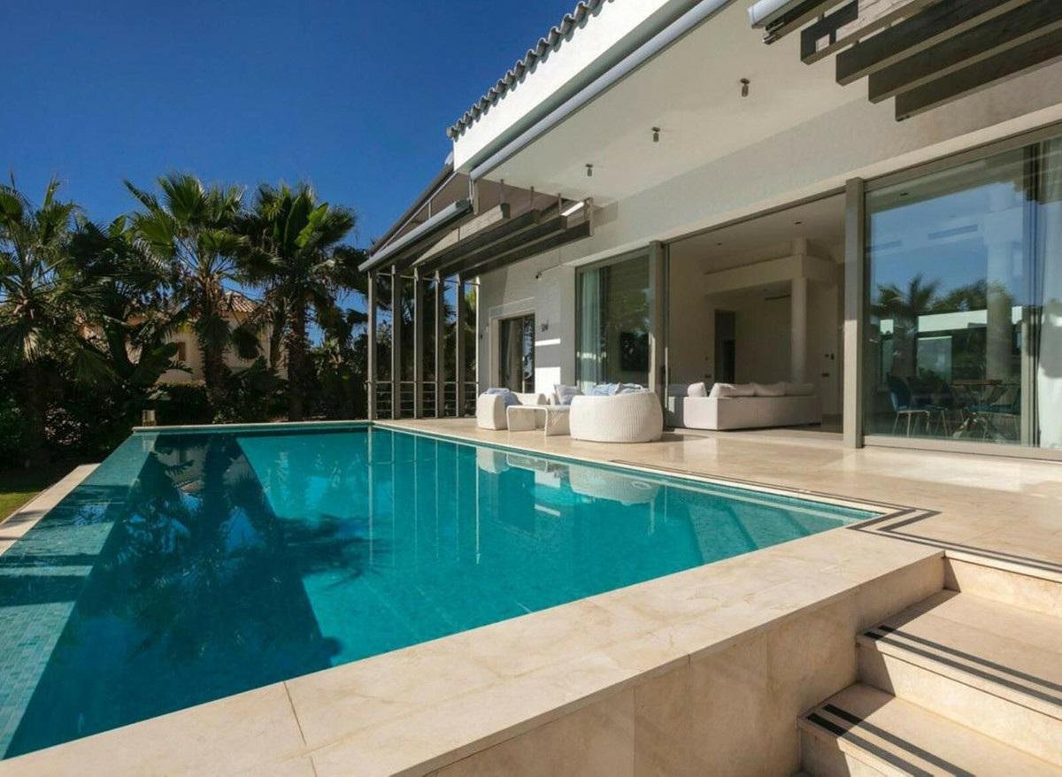 Detached Villa 5 Bedrooms 4 Bathrooms in La Quinta