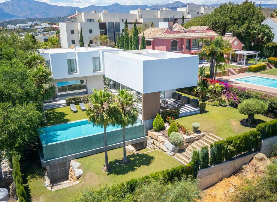 Detached Villa 5 Bedrooms 4 Bathrooms in Los Flamingos