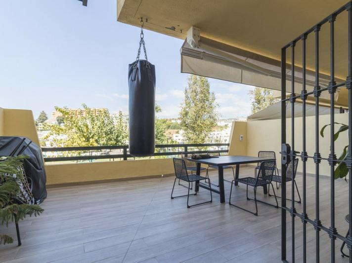 Middle Floor Apartment 2 Bedrooms 1 Bathroom in Selwo