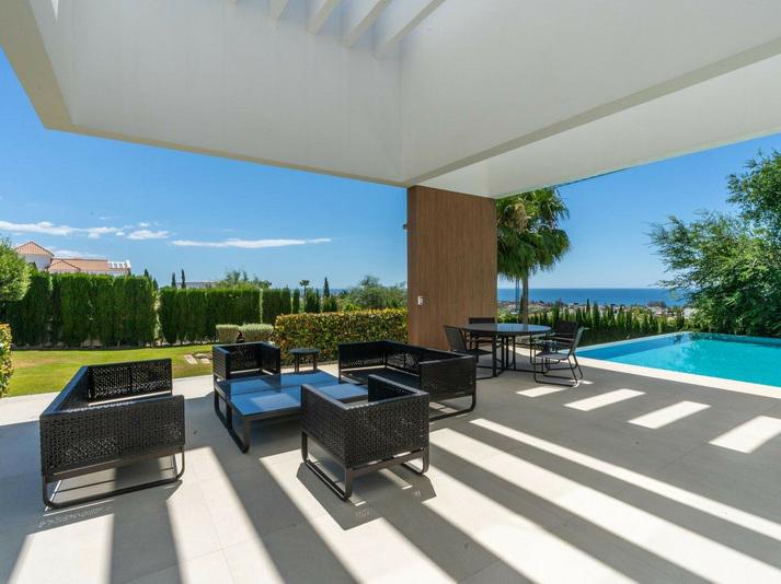 Detached Villa 5 Bedrooms 4 Bathrooms in Los Flamingos