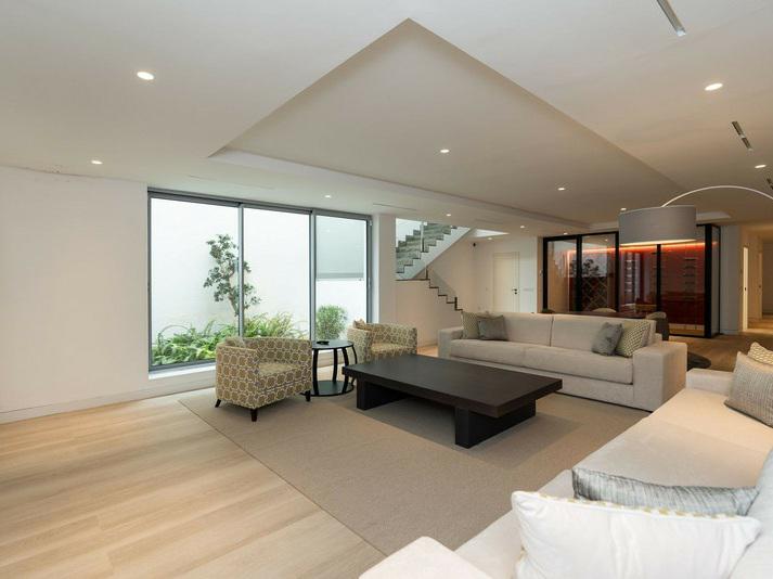 Detached Villa 5 Bedrooms 4 Bathrooms in Los Flamingos