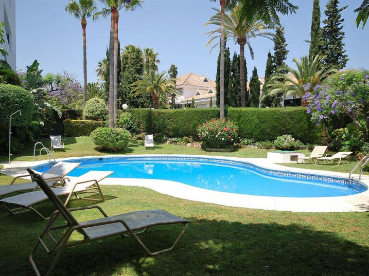 Penthouse 3 Bedrooms 2 Bathrooms in Guadalmina Baja