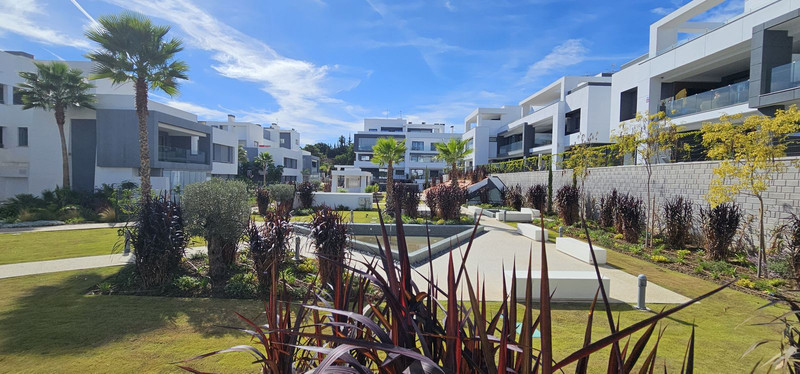 Comfort & Location: Top Floor Apartment for Rent in Estepona