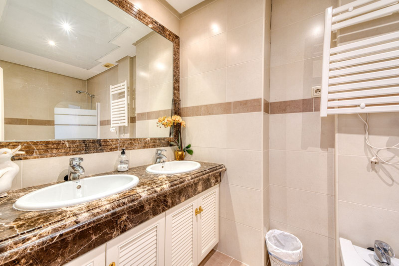 Adosada en venta en Estepona