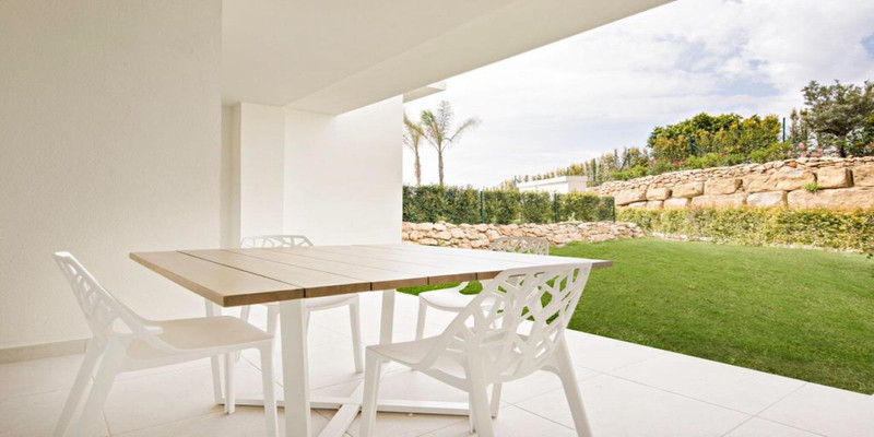 Tu Nuevo Hogar en Casares: Apartamento en Planta Baja en Alquiler