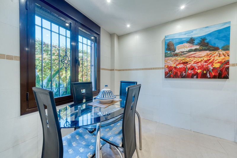 Adosada en venta en Estepona