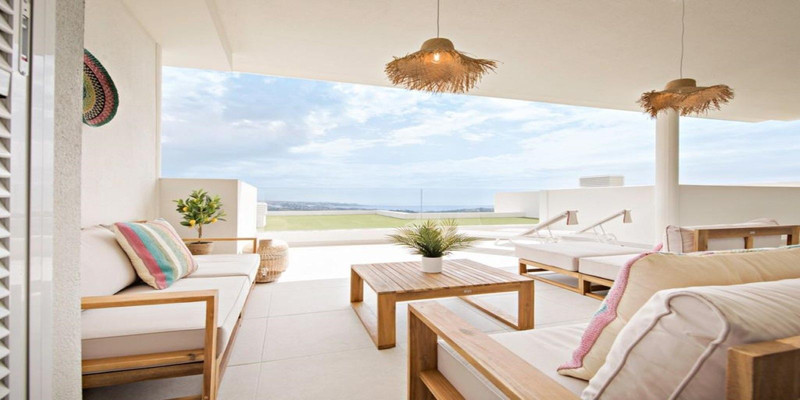 Tu Nuevo Hogar en Casares: Apartamento en Planta Baja en Alquiler