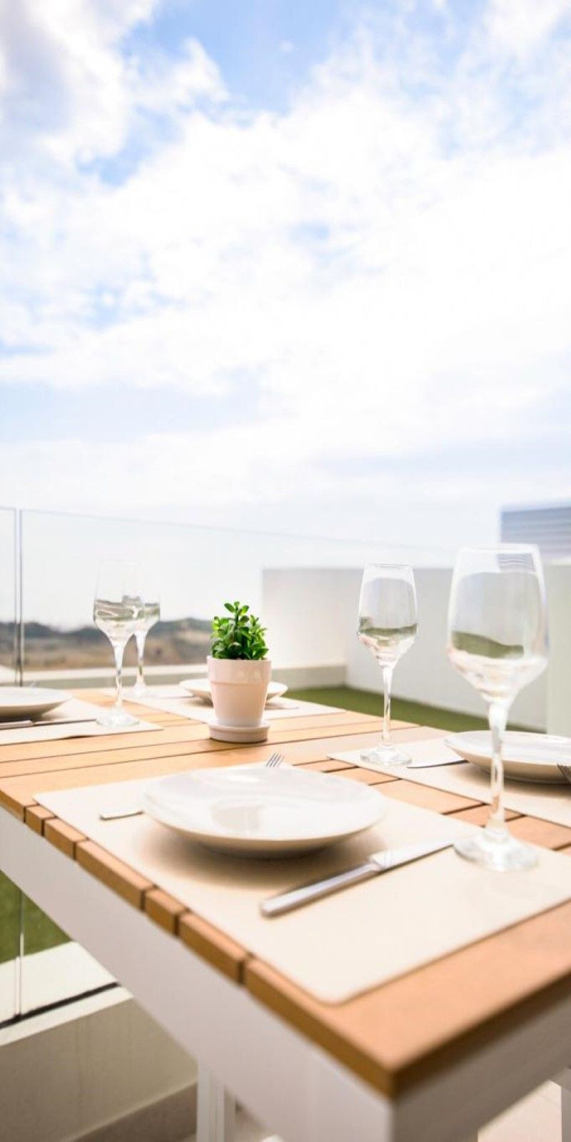 Tu Nuevo Hogar en Casares: Apartamento en Planta Baja en Alquiler