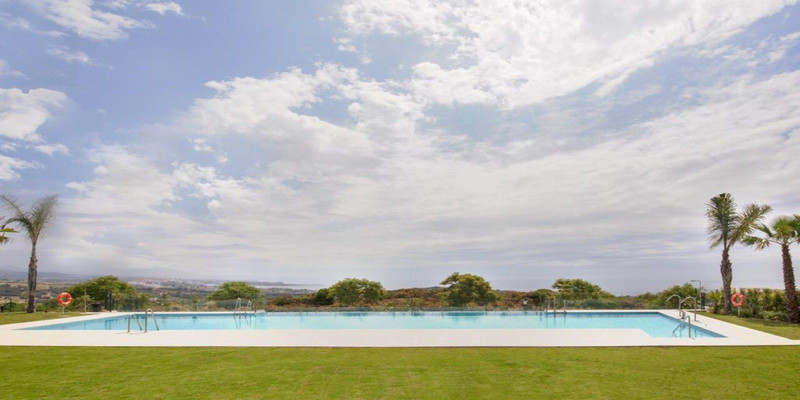 Tu Nuevo Hogar en Casares: Apartamento en Planta Baja en Alquiler