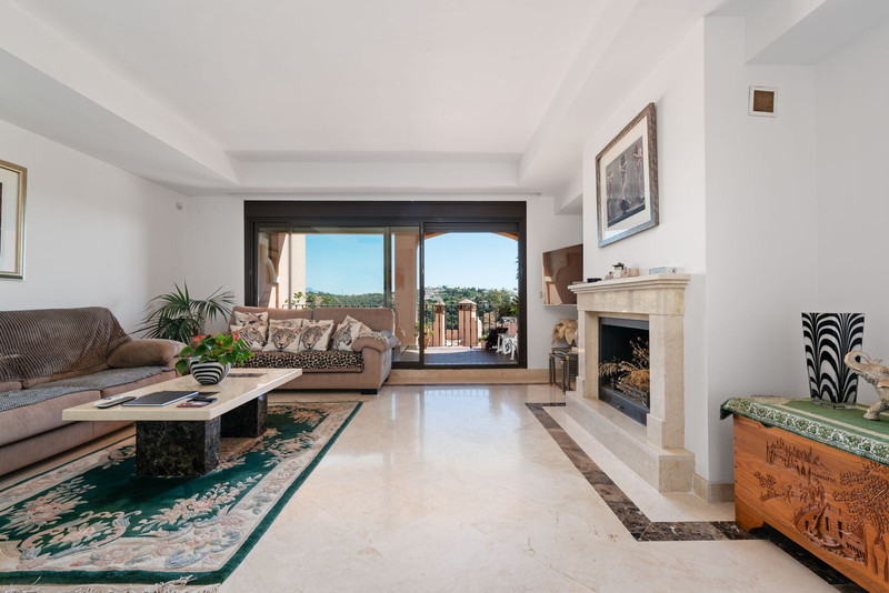 Adosada de Ensueño en Estepona: Tu Refugio en la Costa del Sol