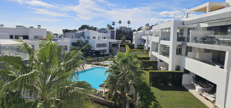 Comfort & Location: Top Floor Apartment for Rent in Estepona