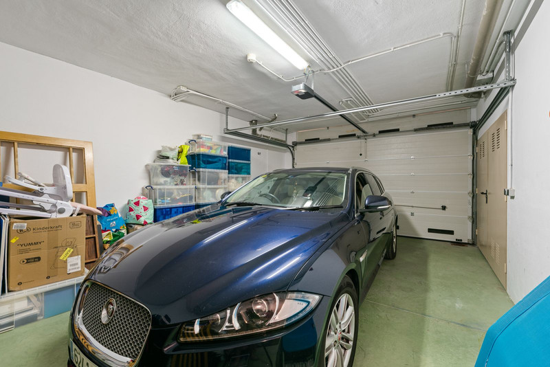 Adosada de Ensueño en Estepona: Tu Refugio en la Costa del Sol