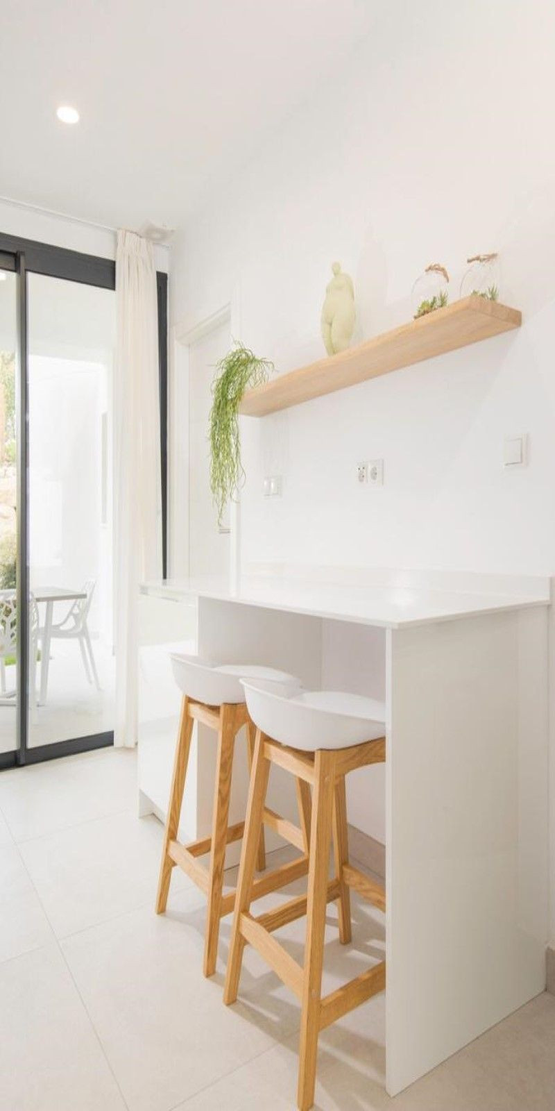 Tu Nuevo Hogar en Casares: Apartamento en Planta Baja en Alquiler