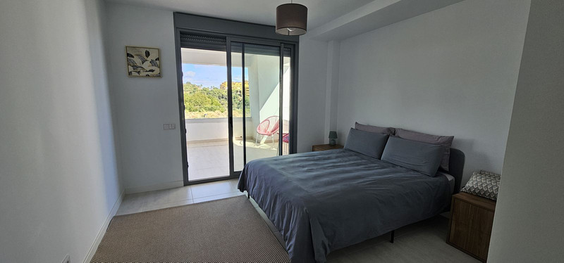Comfort & Location: Top Floor Apartment for Rent in Estepona