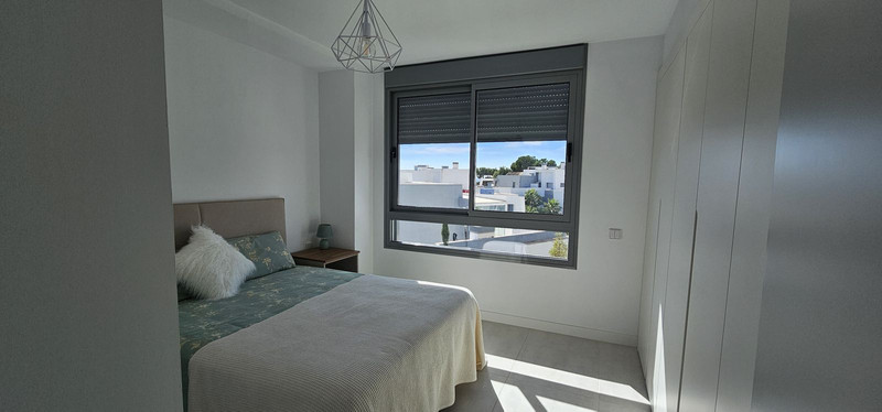 Comfort & Location: Top Floor Apartment for Rent in Estepona